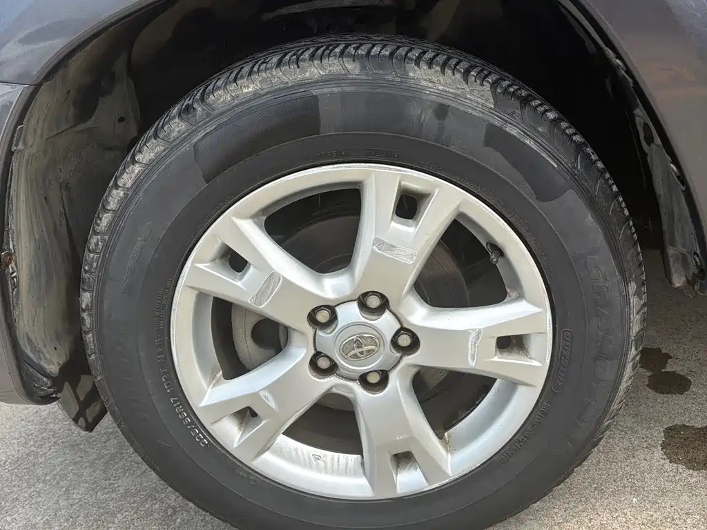 RAV4 Dazzle Pack 2.4 L Auto 4 WD Luxury