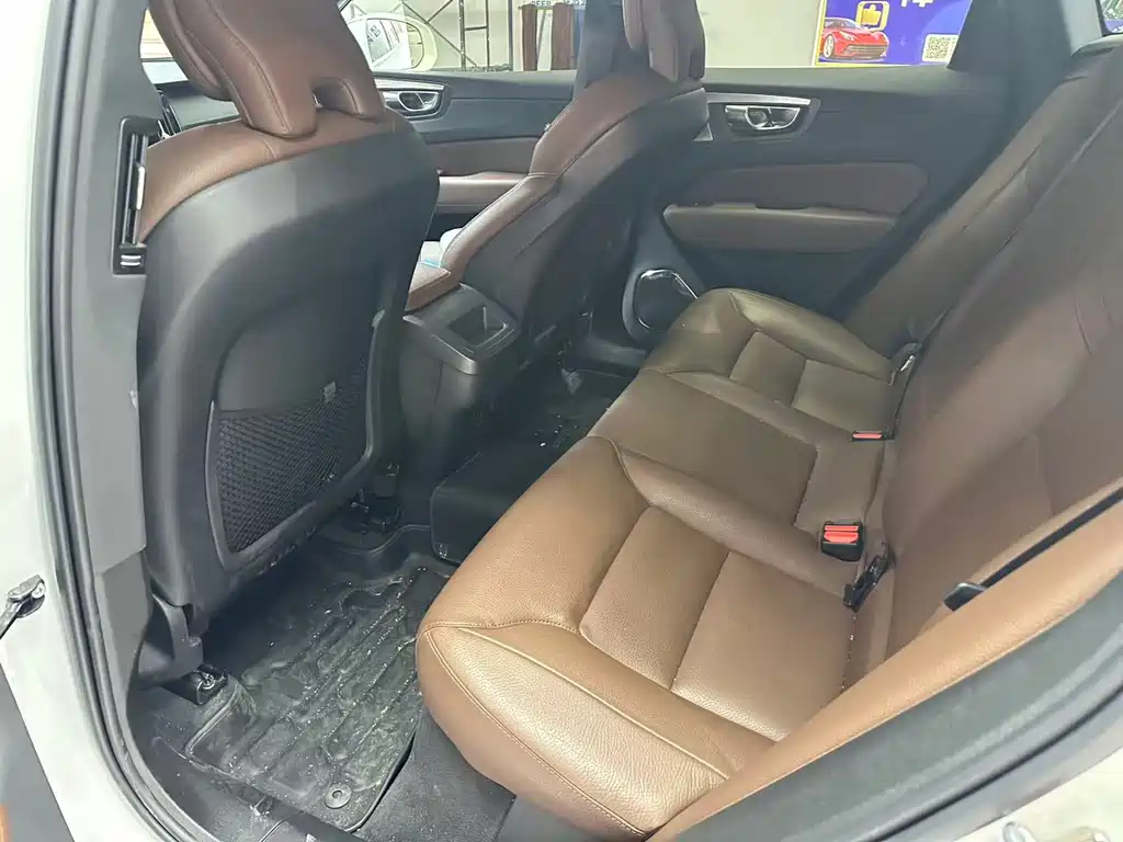 Volvo XC60 B5 4 WD Smart Ease Luxury