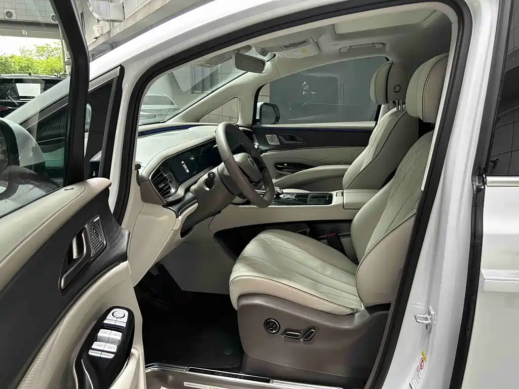 Denza D9 DM-i 970 4 WD Flagship