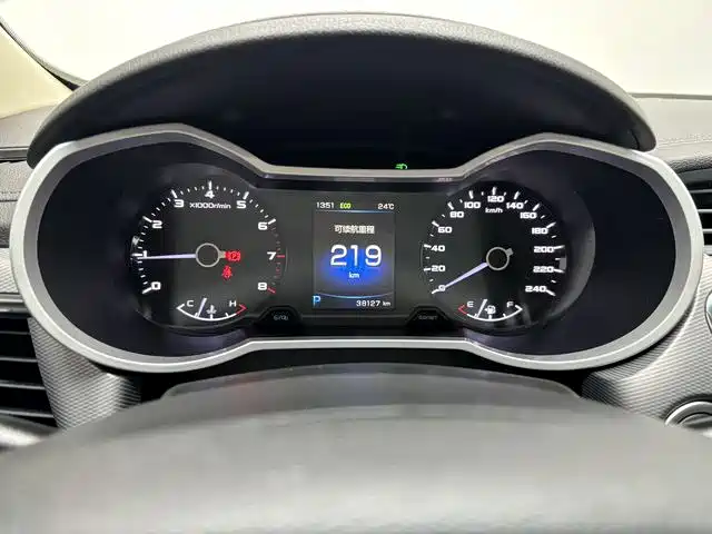 Emgrand GL 1.4 T DCT Distinguished Connected