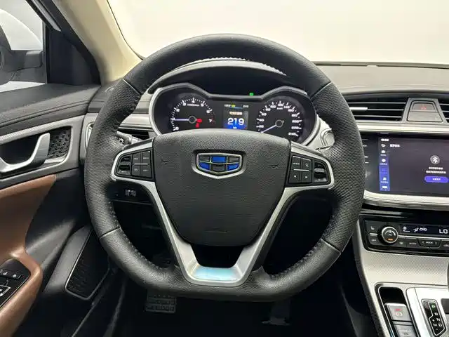 Emgrand GL 1.4 T DCT Distinguished Connected