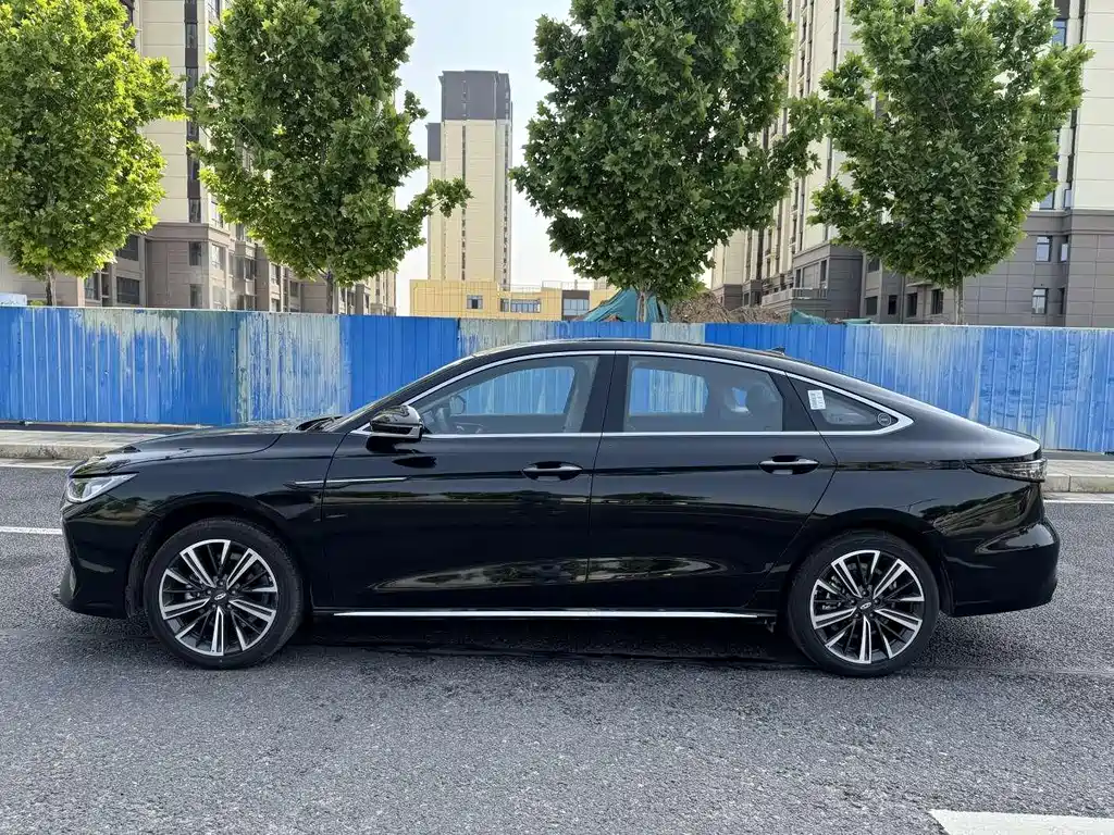 Arrizo 8 PRO 1.6 T DCT Luxury +