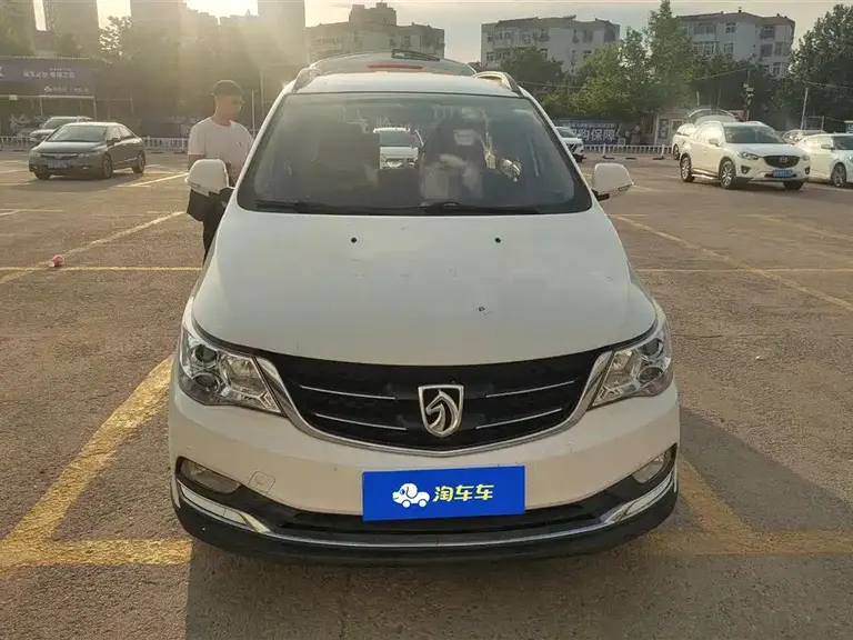Baojun 730 1.5 L Manual Comfort 7-seat CN-V