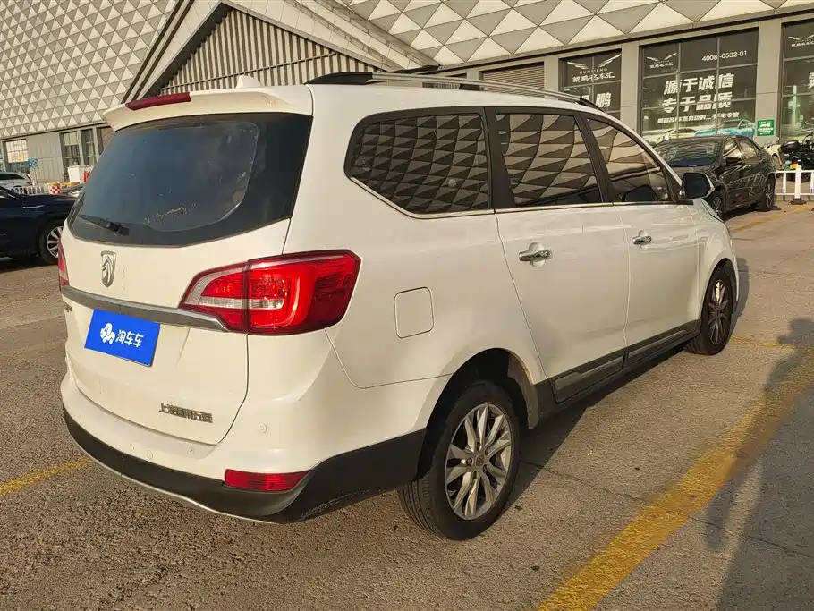 Baojun 730 1.5 L Manual Comfort 7-seat CN-V