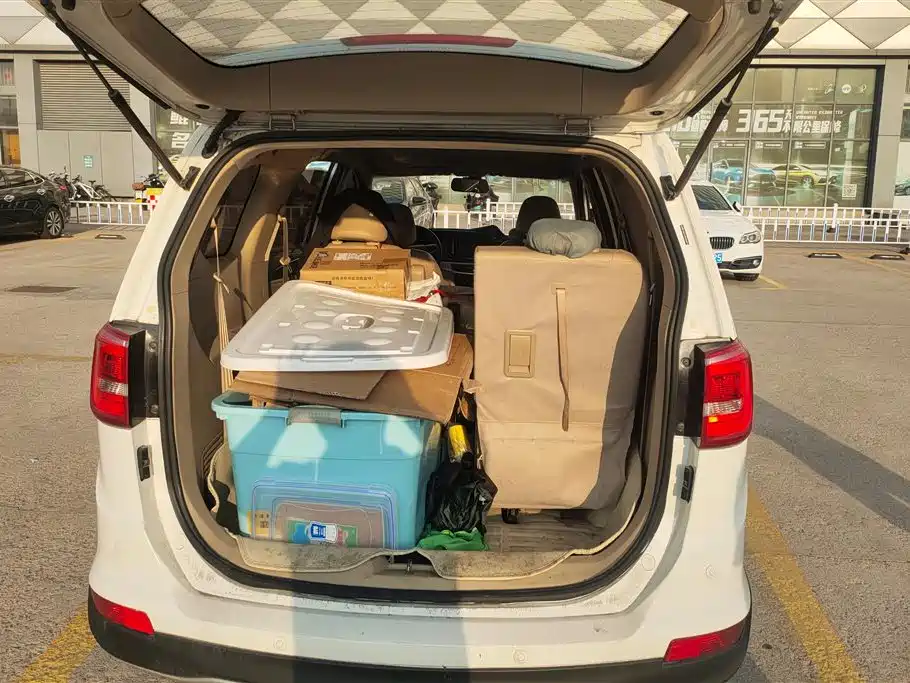 Baojun 730 1.5 L Manual Comfort 7-seat CN-V