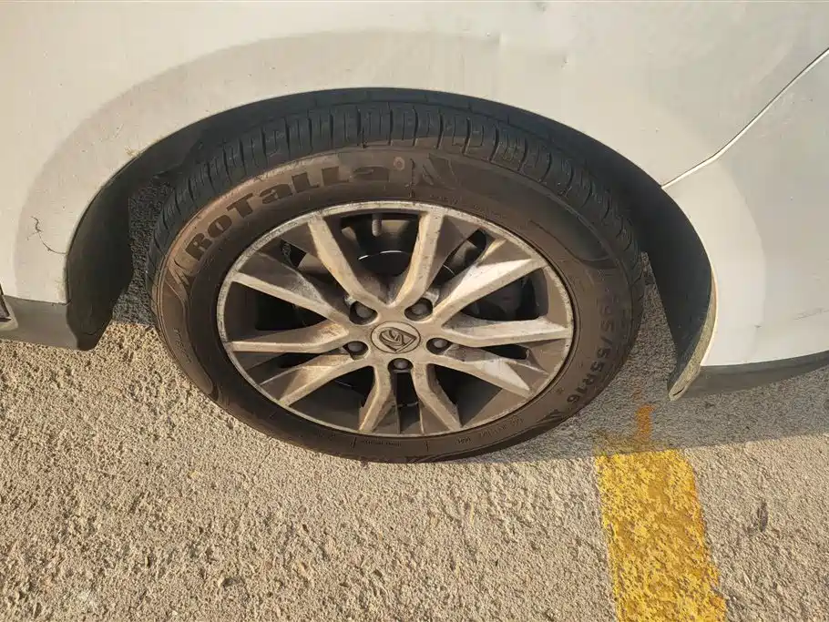 Baojun 730 1.5 L Manual Comfort 7-seat CN-V