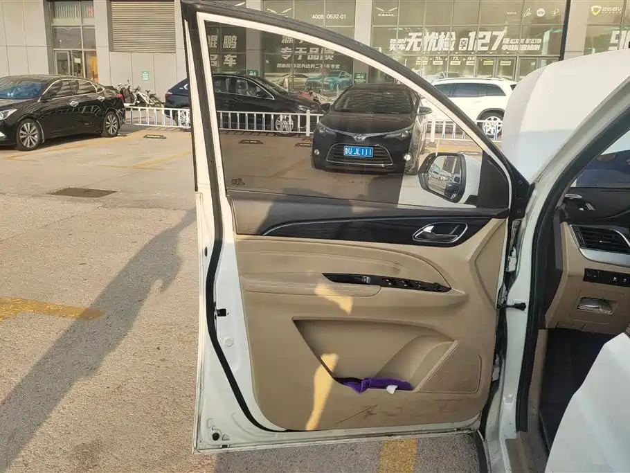 Baojun 730 1.5 L Manual Comfort 7-seat CN-V