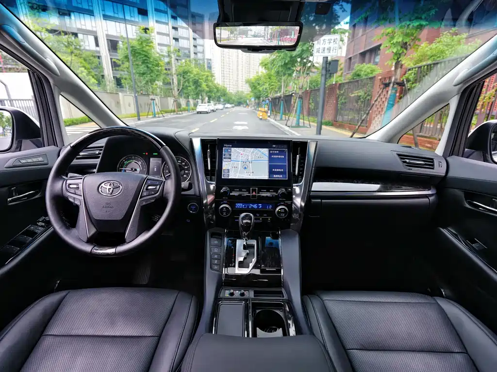Vellfire Crown Dual Engine 2.5 L HV Luxury