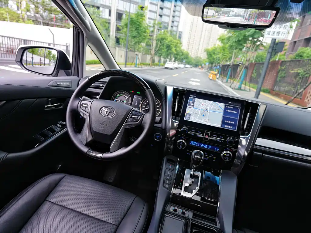 Vellfire Crown Dual Engine 2.5 L HV Luxury