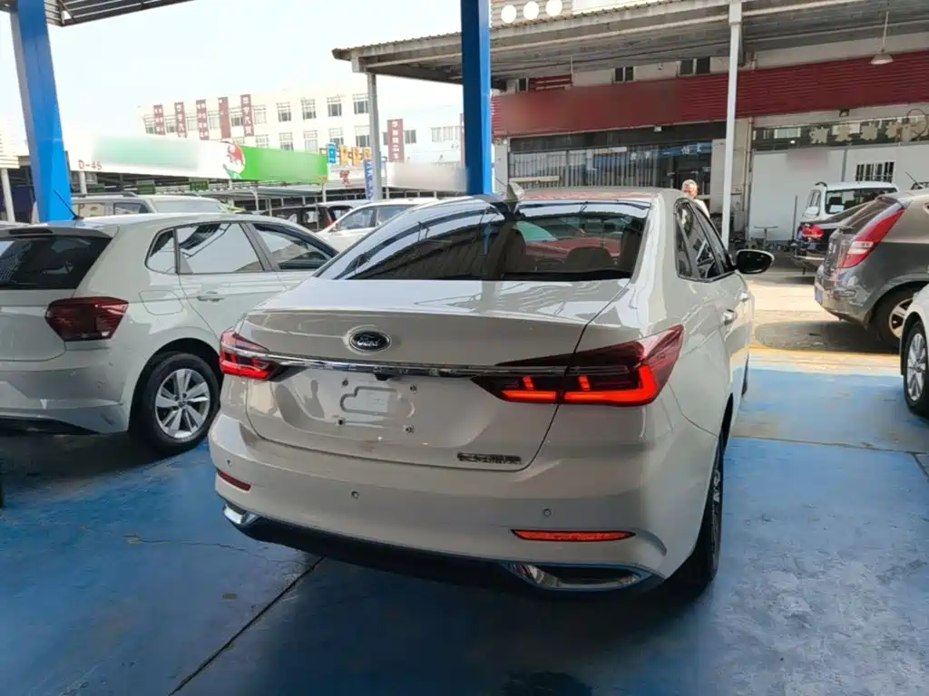 Escort 1.5 L Auto Diamond