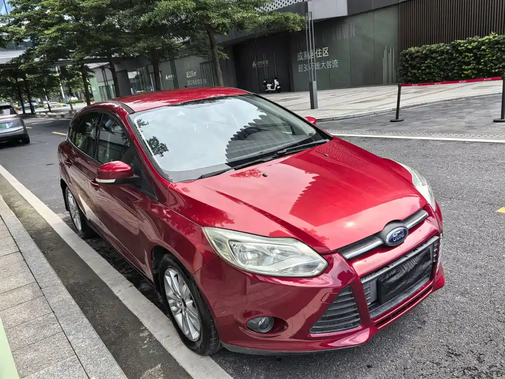 Focus Hatchback 1.6 L Auto Comfort