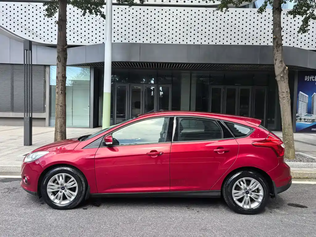 Focus Hatchback 1.6 L Auto Comfort