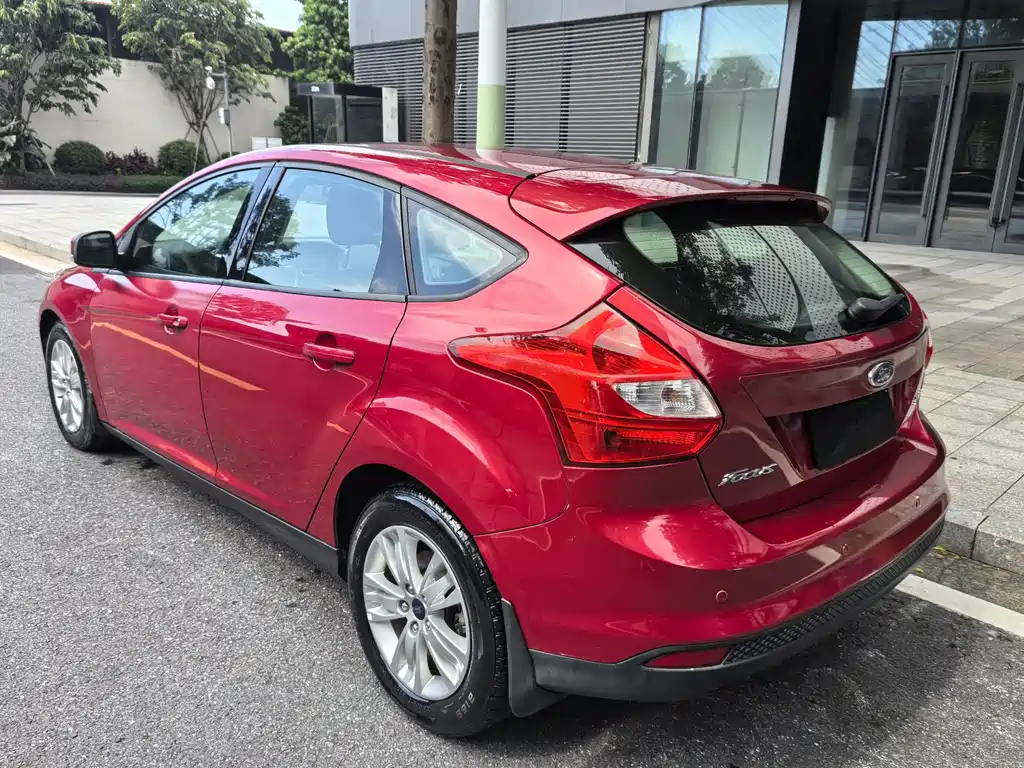 Focus Hatchback 1.6 L Auto Comfort