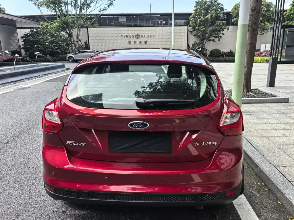 Focus Hatchback 1.6 L Auto Comfort