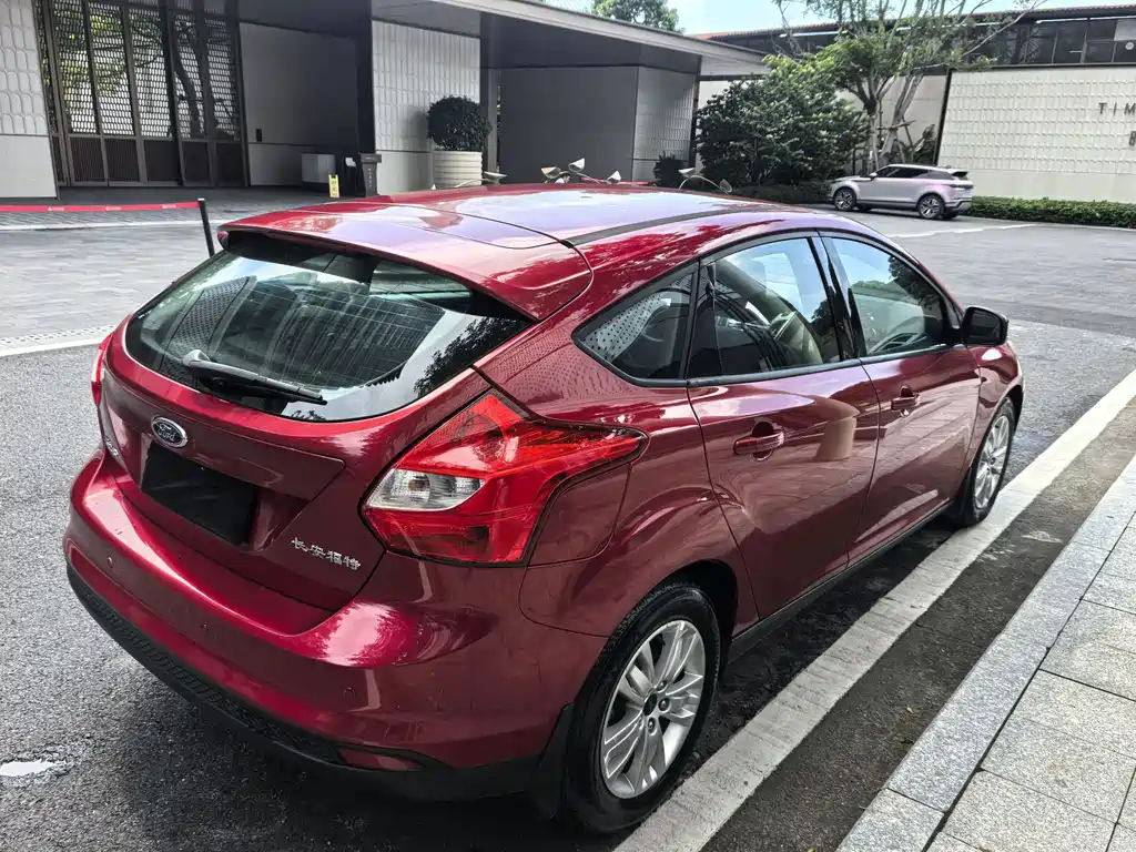 Focus Hatchback 1.6 L Auto Comfort