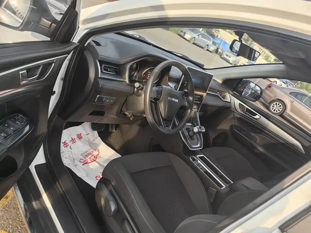 Haval M6 PLUS 1.5 T DCT Elite Connected