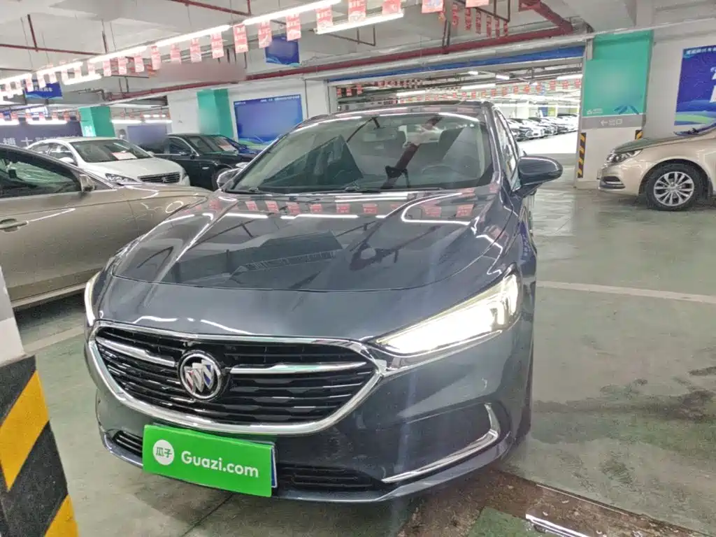 LaCrosse 28 T Luxury
