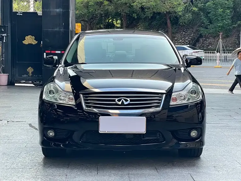 Infiniti M Series M35 Premium Style