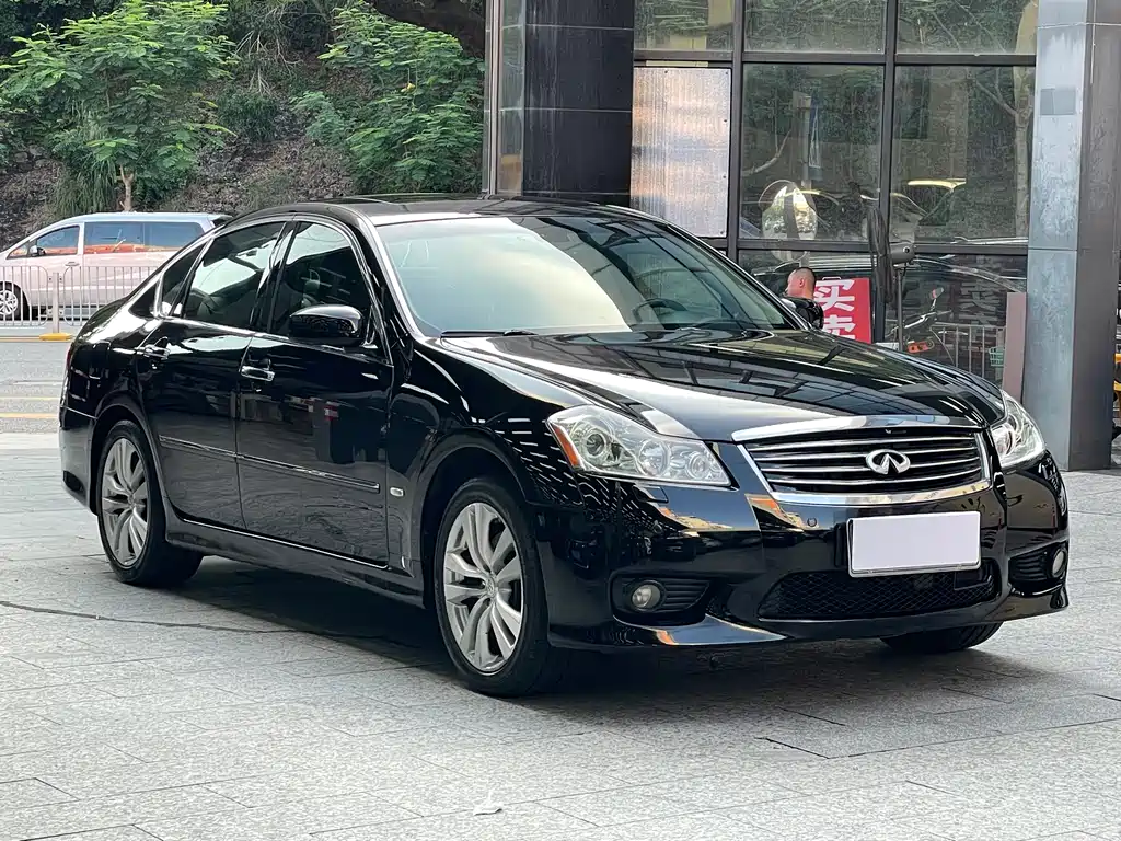 Infiniti M Series M35 Premium Style