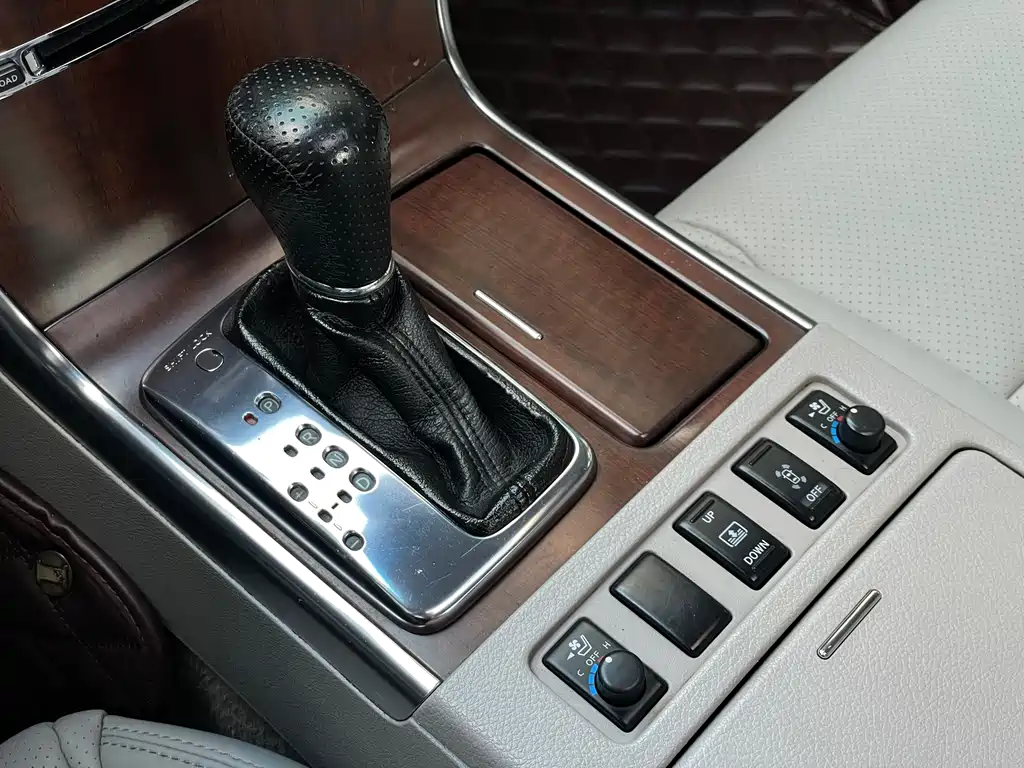 Infiniti M Series M35 Premium Style