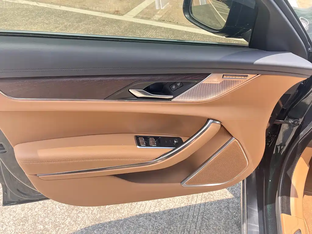 Jaguar XFL 2.0 T P250 2 WD Premium Luxury