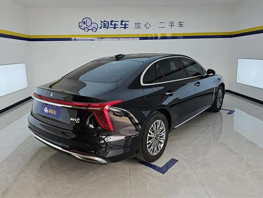 Hongqi H5 1.5 T DCT Connected Flagship Charm