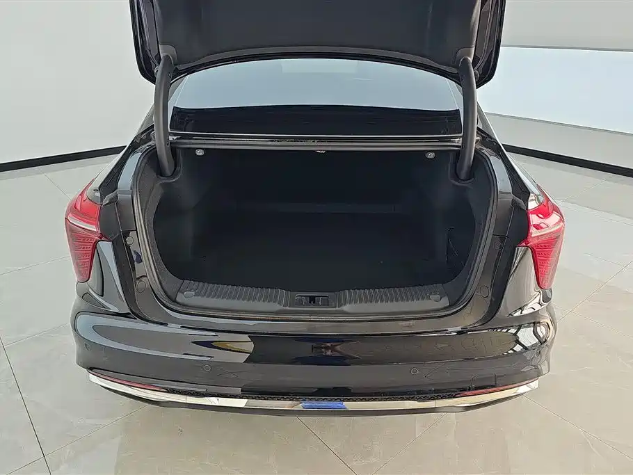 Hongqi H5 1.5 T DCT Connected Flagship Charm