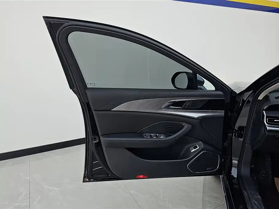 Hongqi H5 1.5 T DCT Connected Flagship Charm