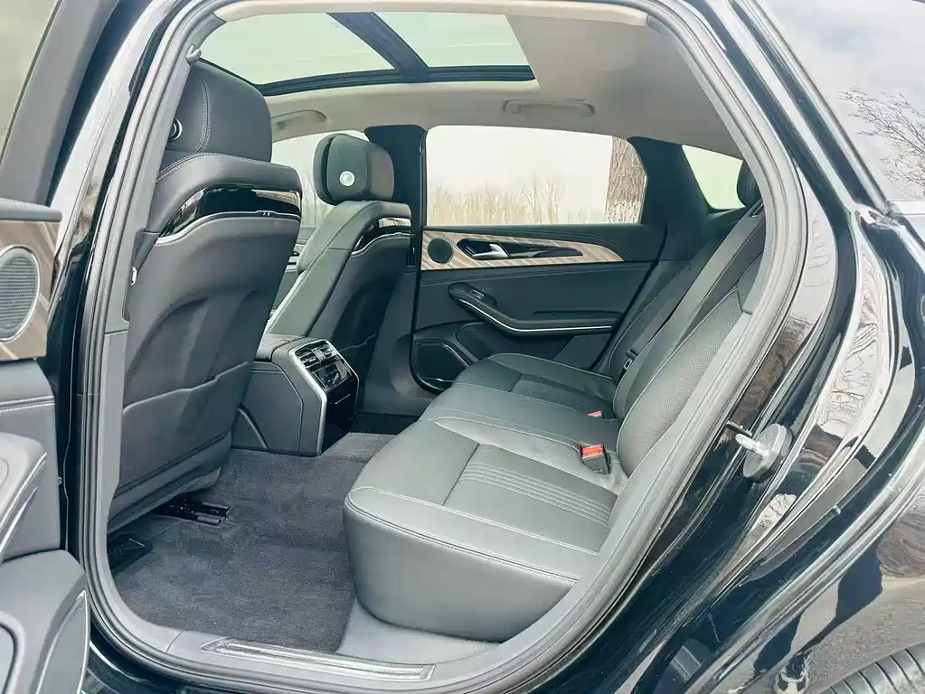 Hongqi H9 2.0 T Connected Flagship Enjoyment