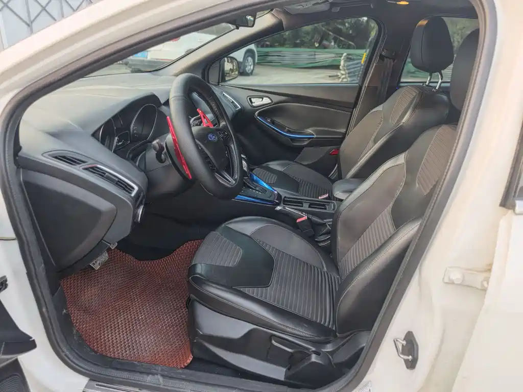 Focus Hatchback EcoBoost 180 Auto Elite