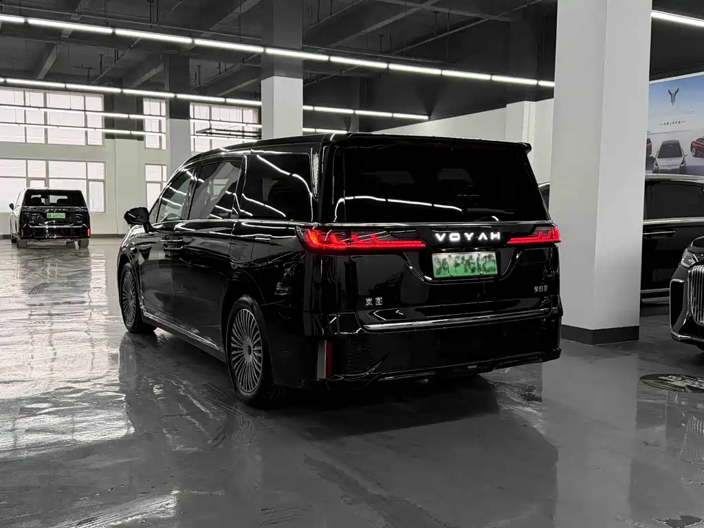 Voyah Dreamer PHEV 4 WD Excellent Qiankun