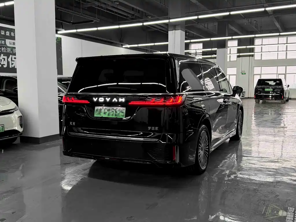 Voyah Dreamer PHEV 4 WD Excellent Qiankun