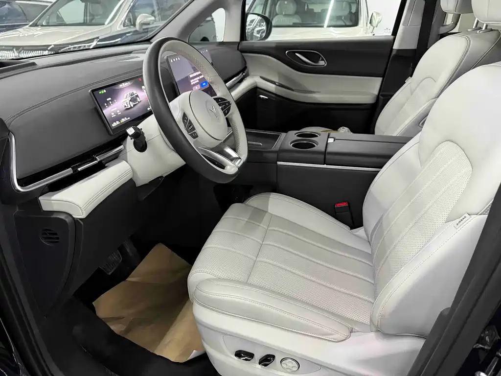 Voyah Dreamer PHEV 4 WD Excellent Qiankun