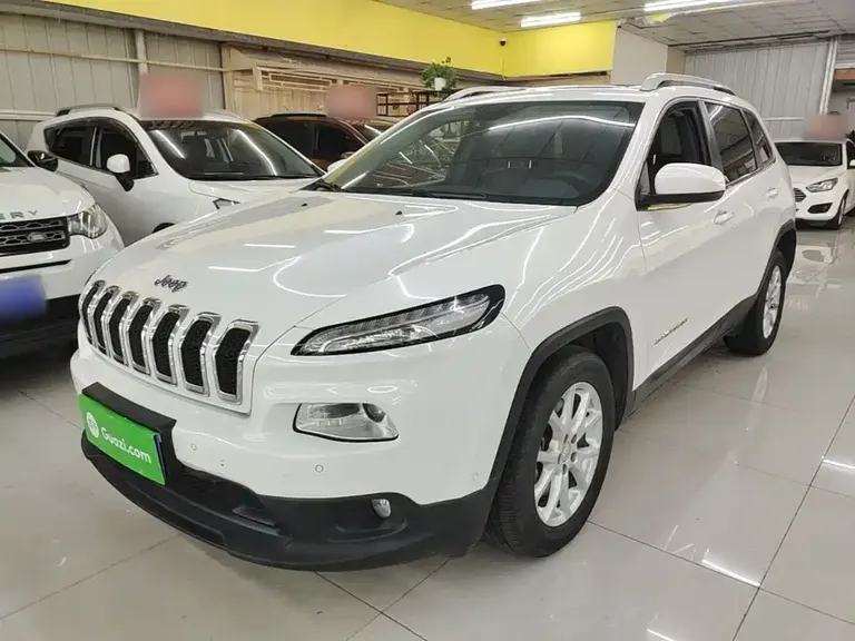 Jeep Cherokee 2.4 L Leading