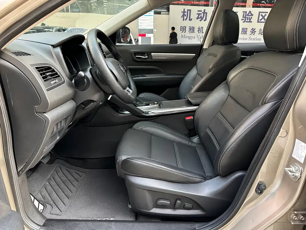 Koleos 科雷傲 2018款 2.5 L 两驱尊贵版