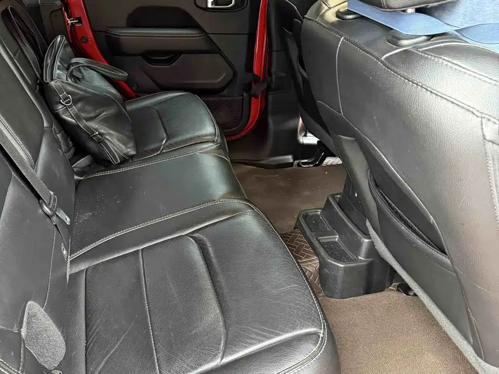 Wrangler 2.0 T Sahara 4-door CN-V