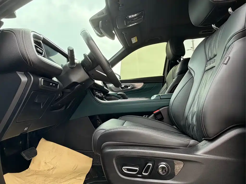 GAC Trumpchi GS8 Navigator Series 2.0 TGDI 2 WD Distinguished (6-seat)