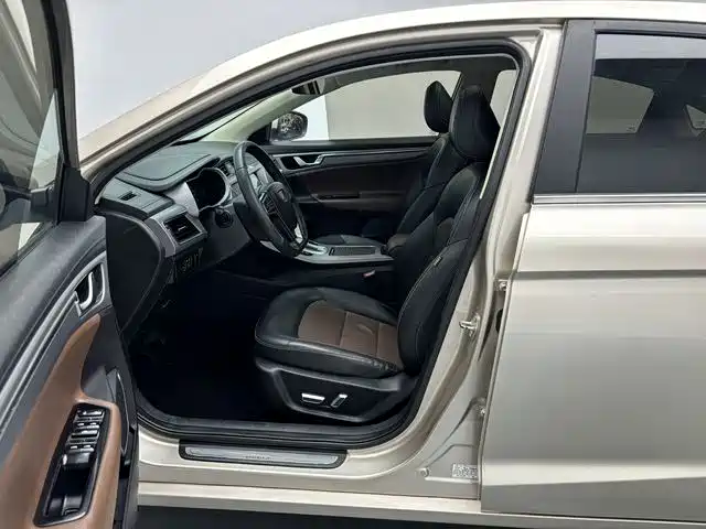 Emgrand GL 1.4 T DCT Distinguished Connected
