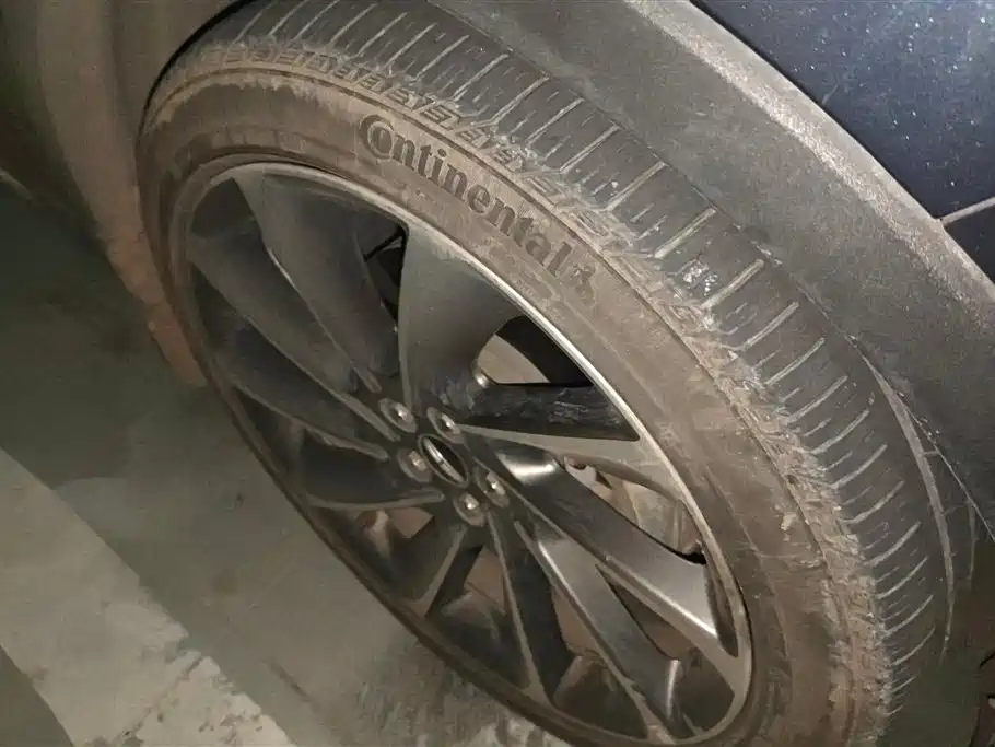 Nautilus 2.7 T 4 WD Honor Shine