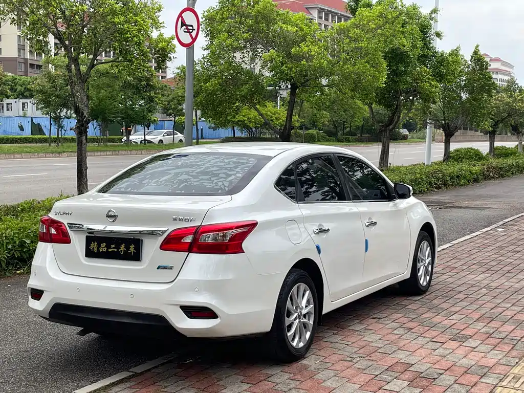 Sylphy 1.6 XV CVT Connected Premium CN-VI