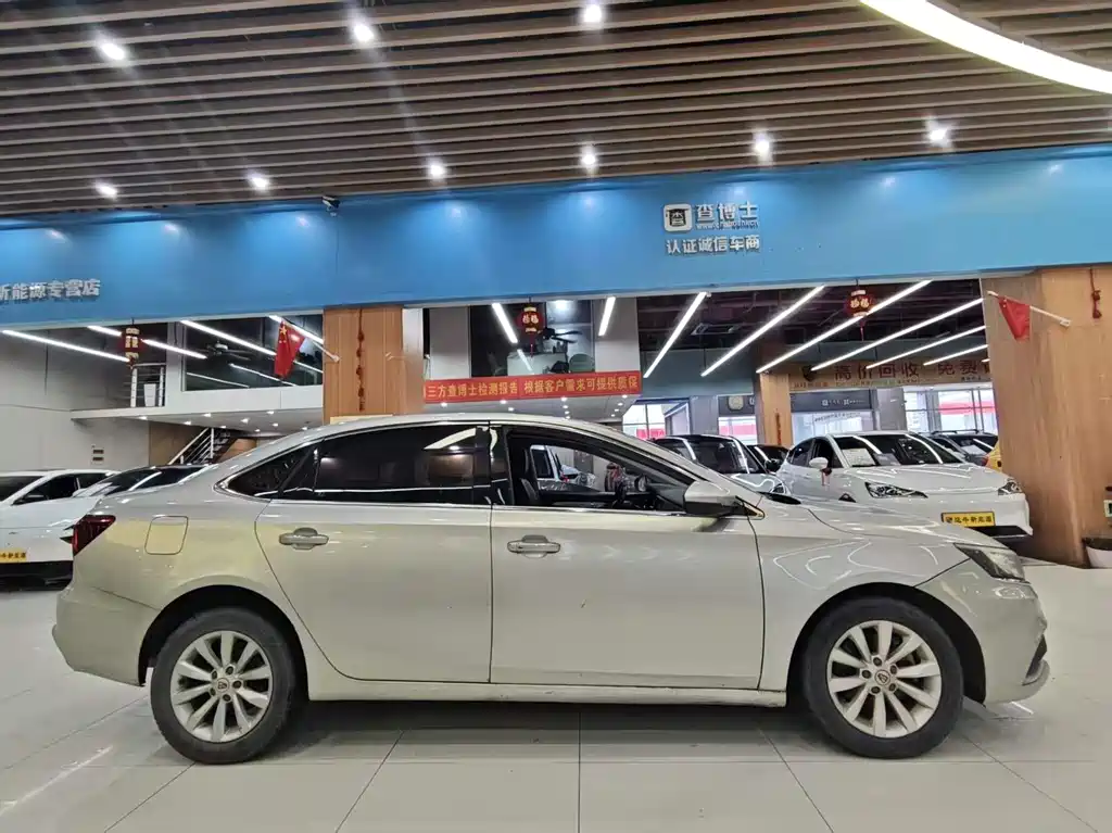 Roewe i6 NEV 45 T Hybrid Connected Smart Enjoyment