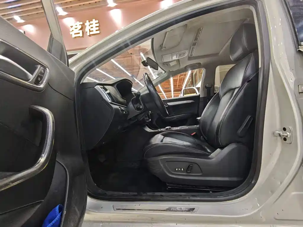 Roewe i6 NEV 45 T Hybrid Connected Smart Enjoyment