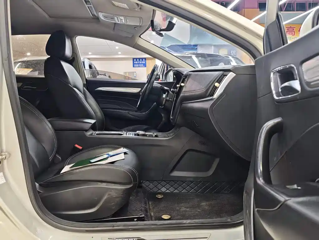 Roewe i6 NEV 45 T Hybrid Connected Smart Enjoyment