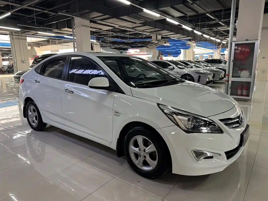 Accent 1.4 L Auto Leading GLX
