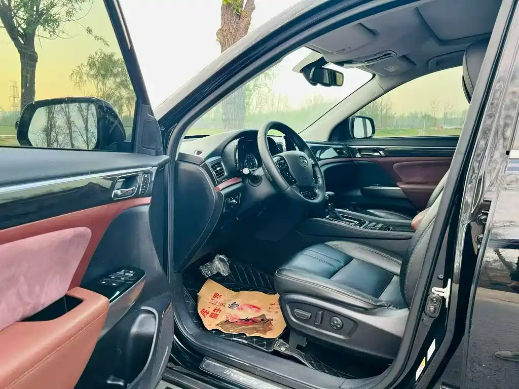 GAC Trumpchi GS8 320 T 2 WD Luxury Connected (7-seat)
