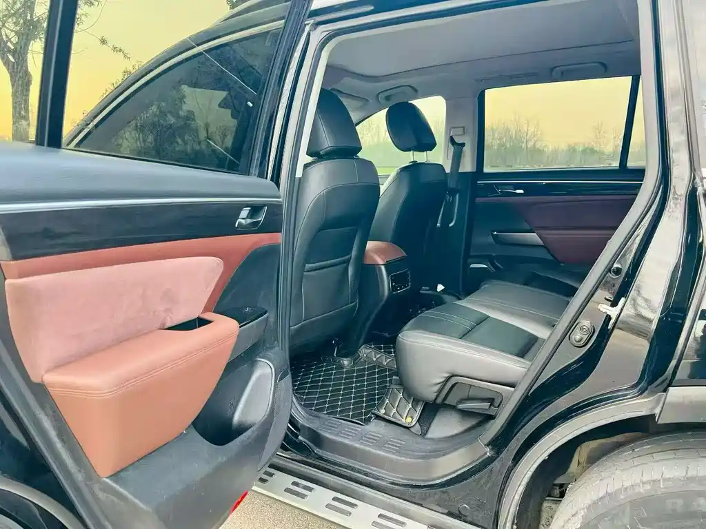 GAC Trumpchi GS8 320 T 2 WD Luxury Connected (7-seat)
