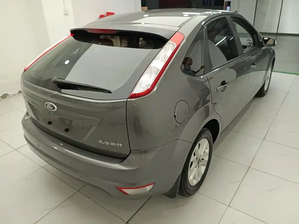 Focus Hatchback Classic 1.8 L Manual Basic