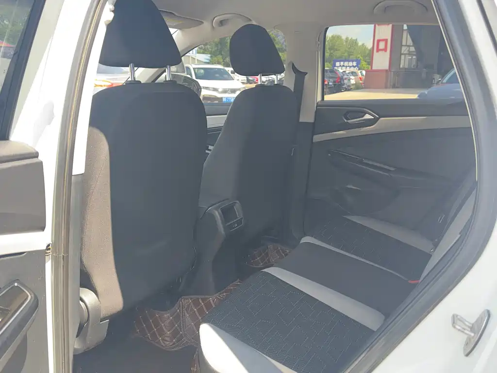 Jetta VS5 280 TSI Auto Progressive