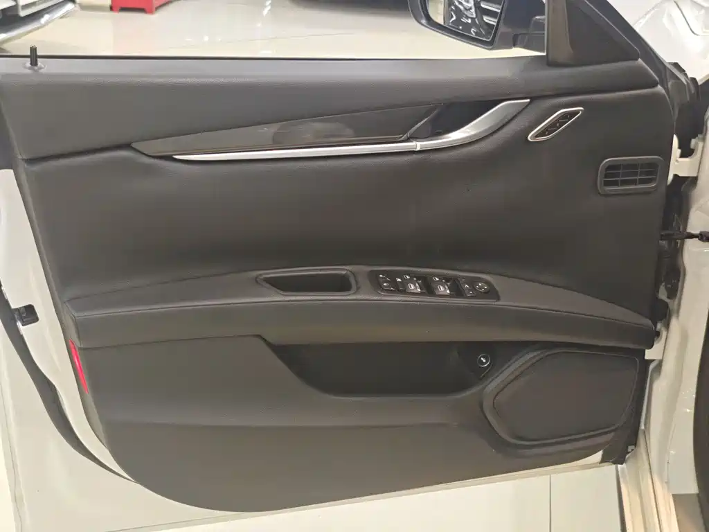 Ghibli 3.0 T Standard