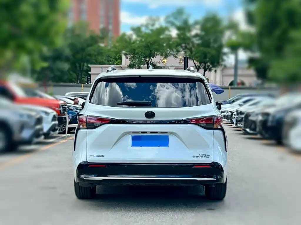 Sienna 2.5 L Hybrid 4 WD Distinguished